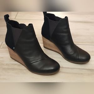 Toms black Kelsey bootie size 8M womens